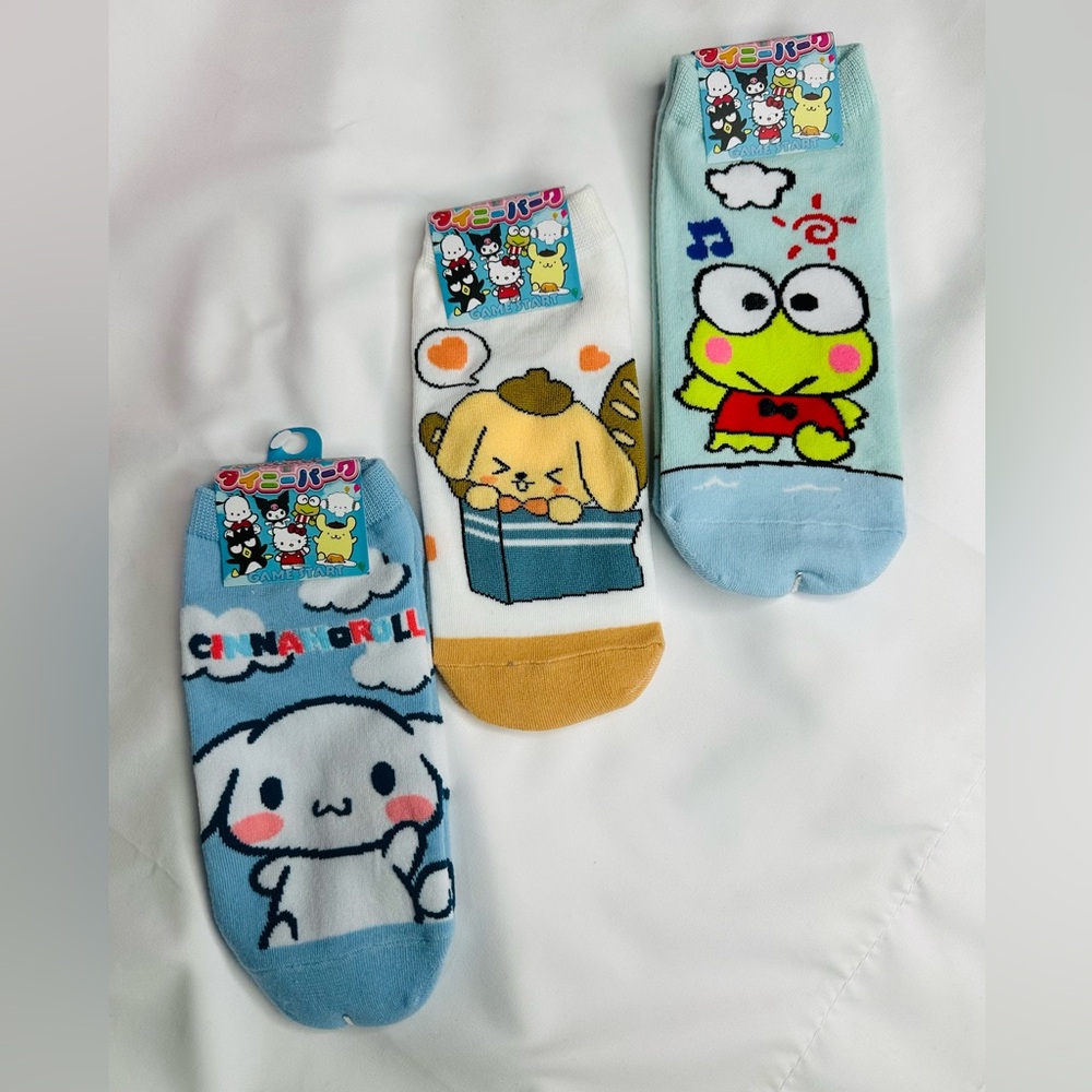 Sanrio Characters Comfortable And Versatile Women's Short 3 Socks Bundle